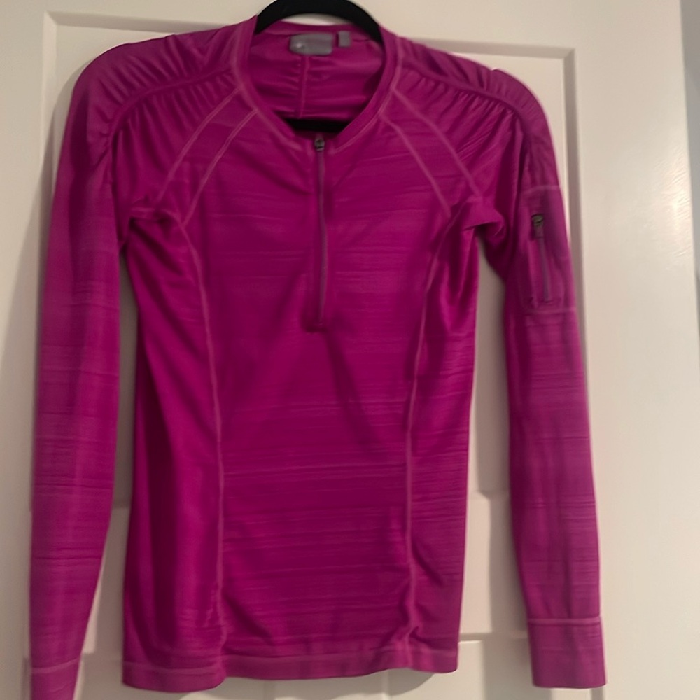 Athleta magenta  swim/sun long sleeve top